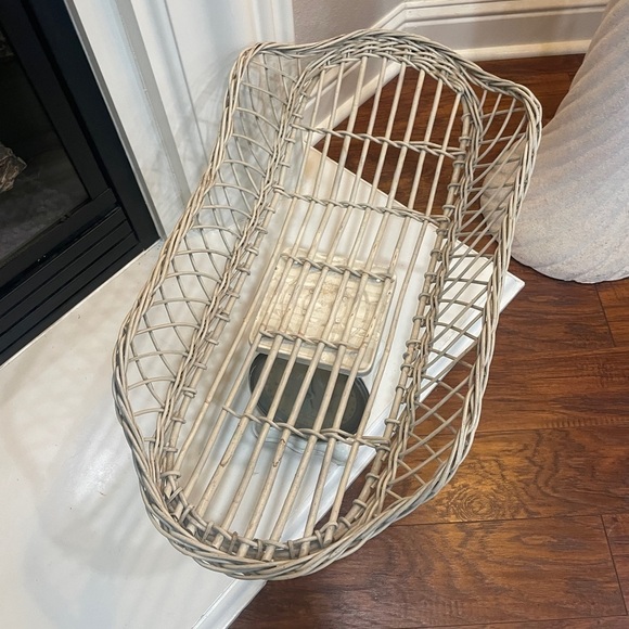Vintage Wicker Baby Scale - Picture 2 of 7
